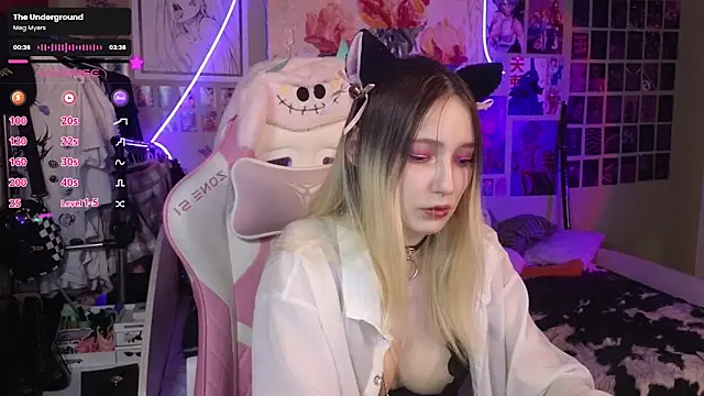 Snapshot of Evie_Ro chatting on 03-12-25, 07:49 Evie Ro online show from 03-12-25, 07:49