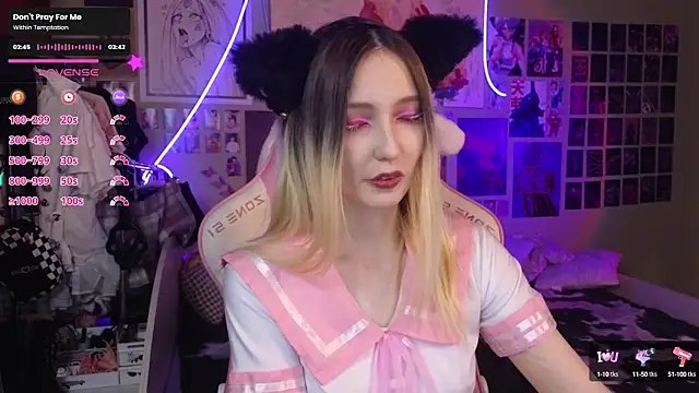 Snapshot of Evie_Ro chatting on 03-18-25, 08:59 Evie Ro online show from 03-18-25, 08:59