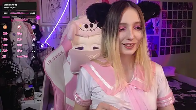 Snapshot of Evie_Ro chatting on 03-19-25, 12:04 Evie Ro online show from 03-19-25, 12:04