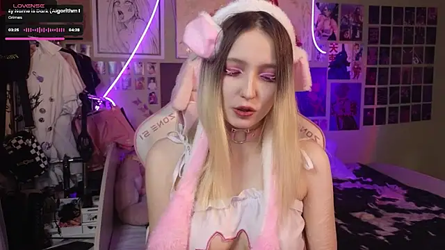 Snapshot of Evie_Ro chatting on 03-19-25, 07:06 Evie Ro online show from 03-19-25, 07:06