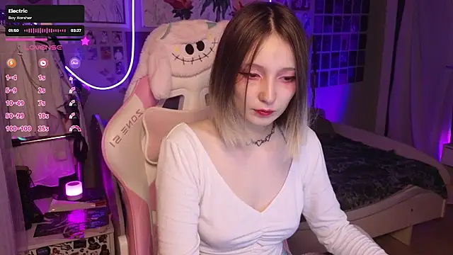 Snapshot of Evie_Ro chatting on 09-16-25, 08:21 Evie Ro online show from 09-16-25, 08:21