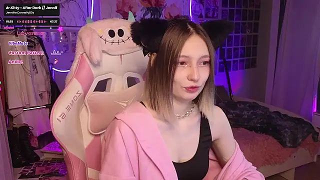 Snapshot of Evie_Ro chatting on 09-30-25, 01:21 Evie Ro online show from 09-30-25, 01:21