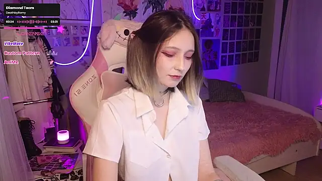 Snapshot of Evie_Ro chatting on 10-11-25, 02:55 Evie Ro online show from 10-11-25, 02:55