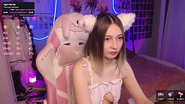 Snapshot of Evie_Ro chatting on 10-13-25, 09:59 Evie Ro online show from 10-13-25, 09:59