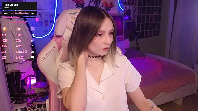 Snapshot of Evie_Ro chatting on 10-17-25, 12:25 Evie Ro online show from 10-17-25, 12:25