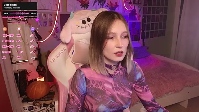 Snapshot of Evie_Ro chatting on 10-24-25, 08:16 Evie Ro online show from 10-24-25, 08:16