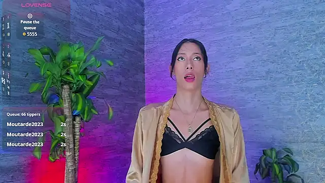 Snapshot of alicee_salvatore chatting on 09-25-25, 01:09 alicee salvatore online show from 09-25-25, 01:09