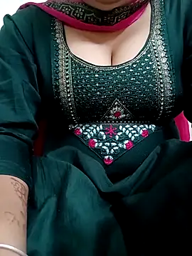 Snapshot of 09punjabi chatting on 10-15-25, 05:18 09punjabi online show from 10-15-25, 05:18