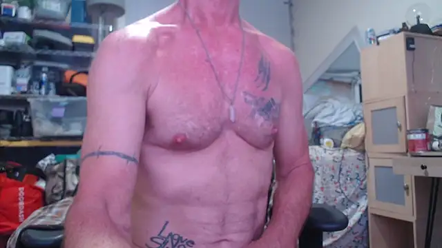 Snapshot of lovenoslut2 chatting on 11-13-25, 12:26 lovenoslut2 online show from 11-13-25, 12:26