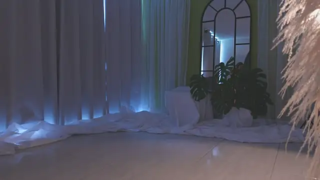 AmyArmstrong online show from 12-04-25, 08:50