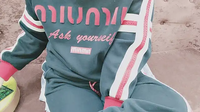 Snapshot of Sophie_Secret chatting on 11-26-25, 10:33 Sophie Secret online show from 11-26-25, 10:33