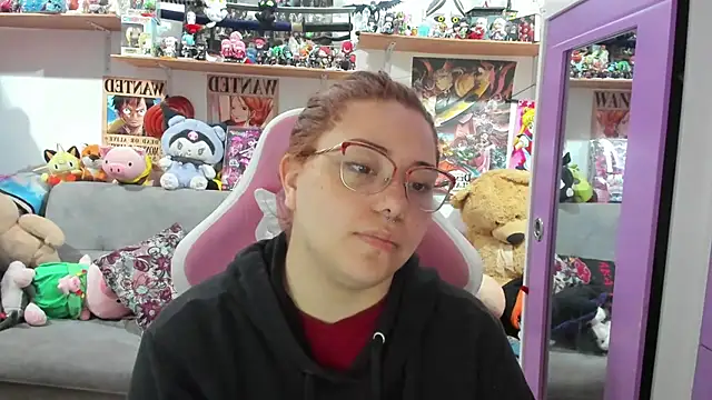 Snapshot of soficammy chatting on 12-15-25, 10:47 soficammy online show from 12-15-25, 10:47