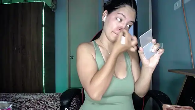 Snapshot of susan_smith18 chatting on 12-01-25, 04:01 susan smith18 online show from 12-01-25, 04:01