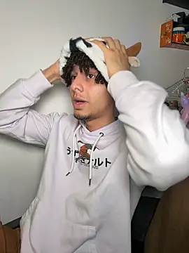 Snapshot of bigryann23 chatting on 11-04-25, 12:21 bigryann23 online show from 11-04-25, 12:21